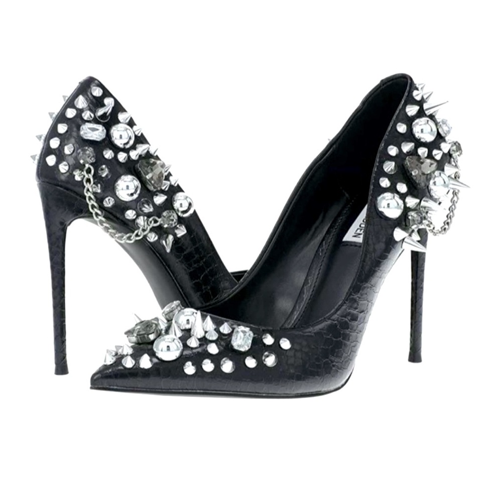 Steve Madden Veronicka multi studded spiked pump.